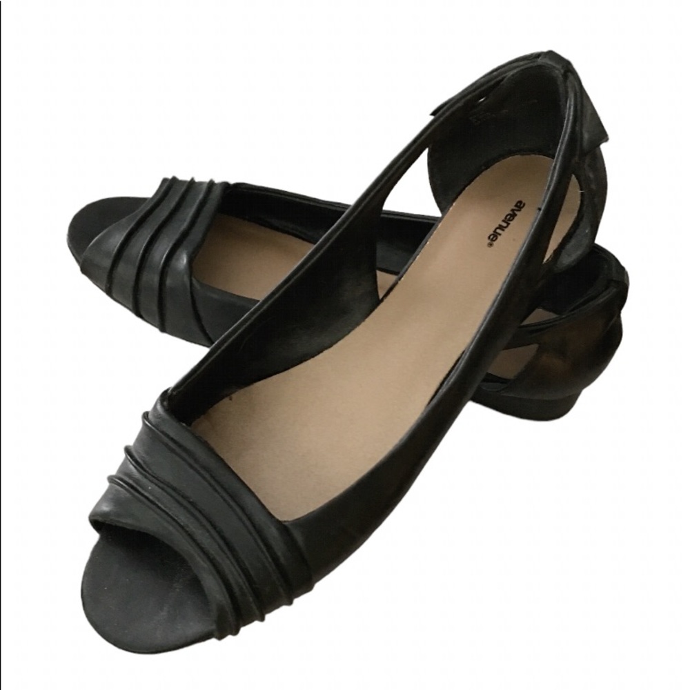 Avenue Slip On Open Toe Shoes - Black 8.5 Wide Width.